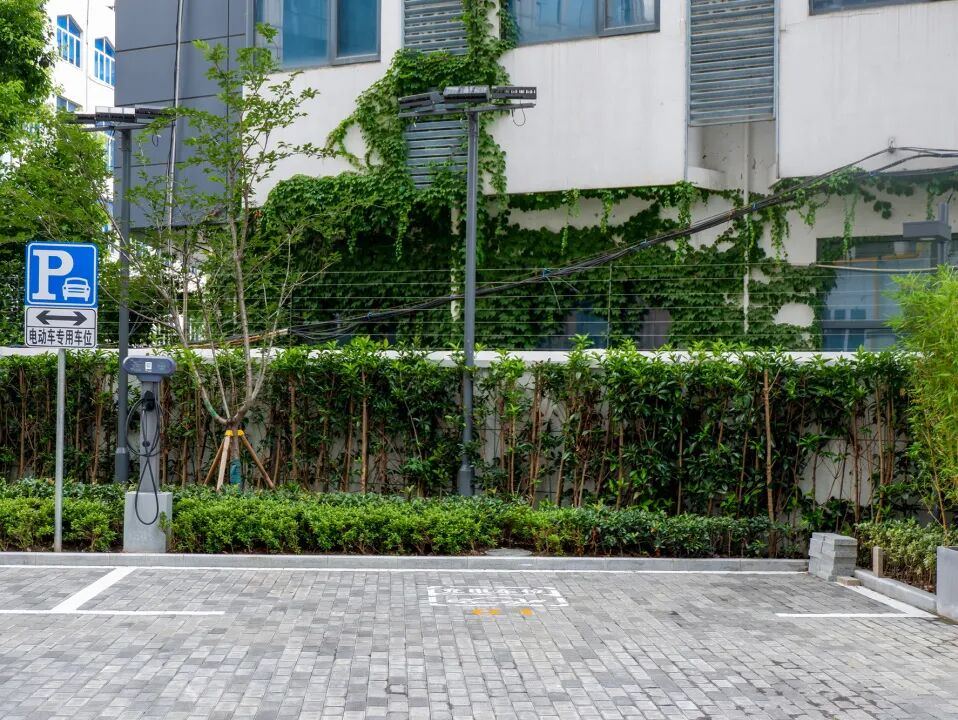 普陀创新大厦电动车充电车位实景:充电桩配套
